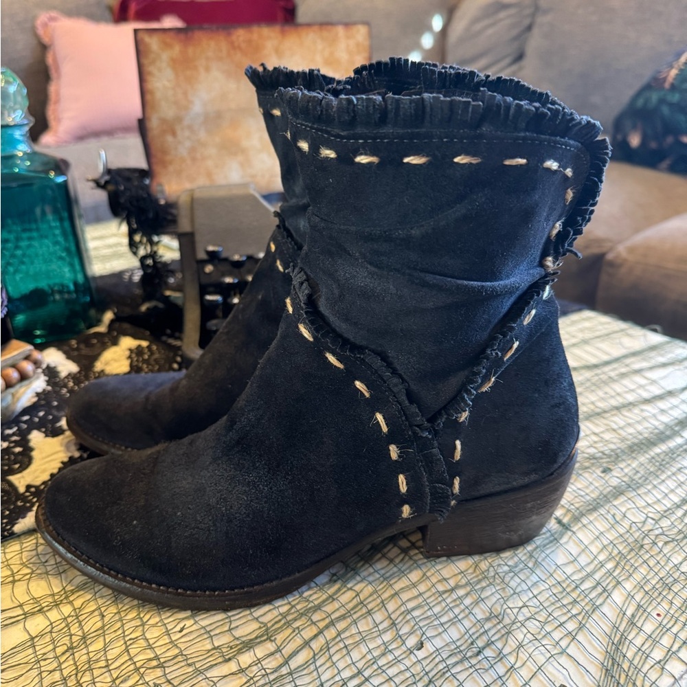 Adorable size 40 vero cuoio boots. Used. Good condition.